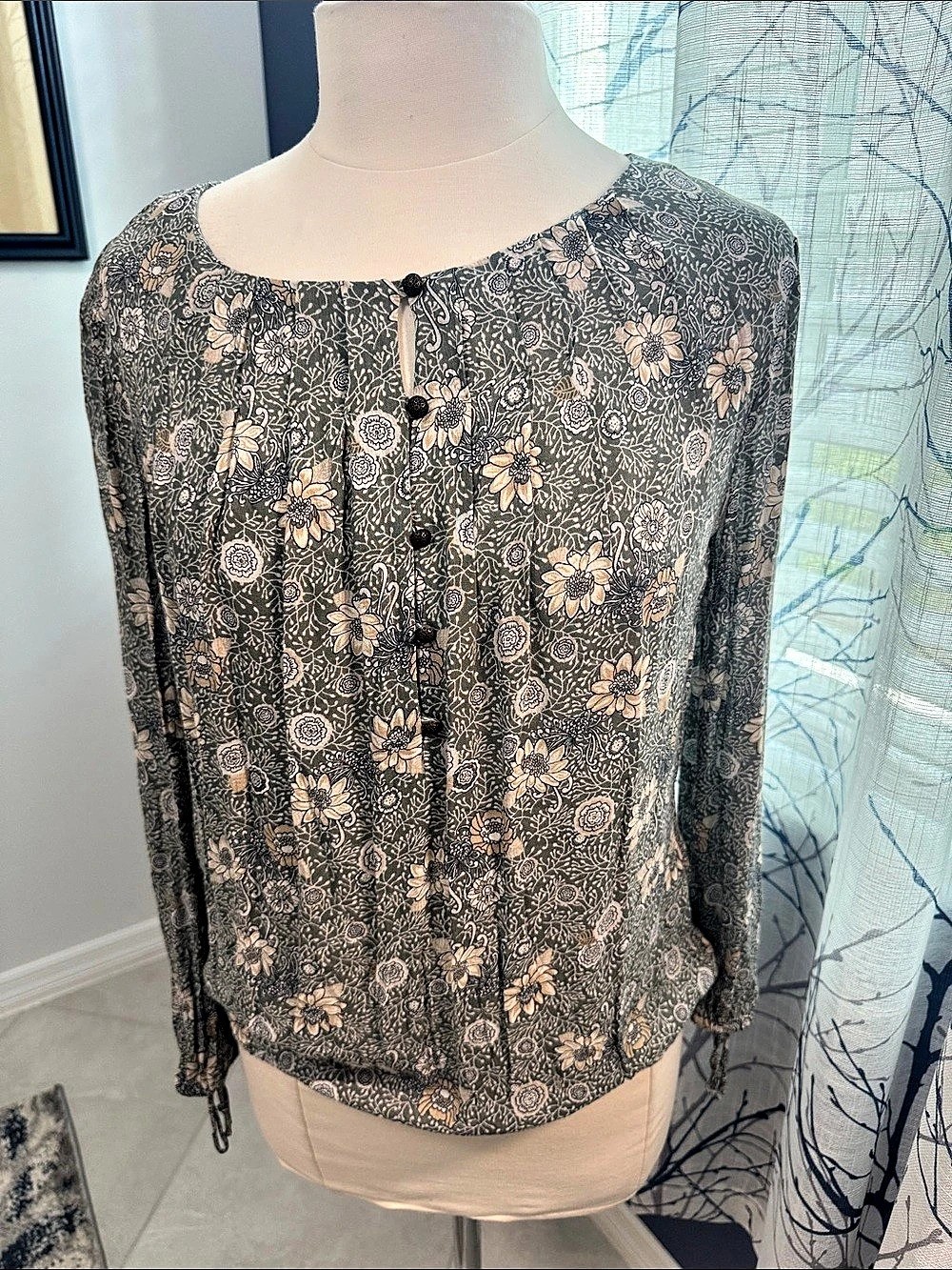 Lucky Brand Floral Blouse in Gray & Pink Medium Like New